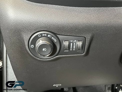 Used 2023 Jeep Compass Latitude image 17