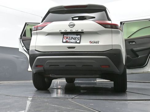 Used 2023 Nissan Rogue SV image 78