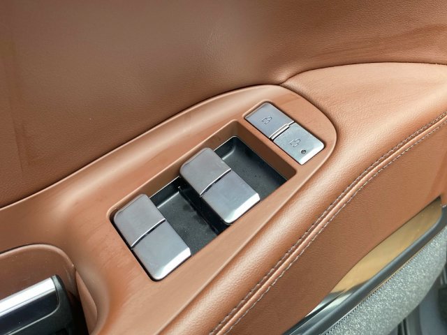 New 2027 Lincoln Navigator Reserve AWD/4WD image 12