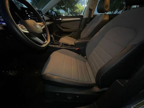 Used 2025 Volkswagen Jetta SE image 27