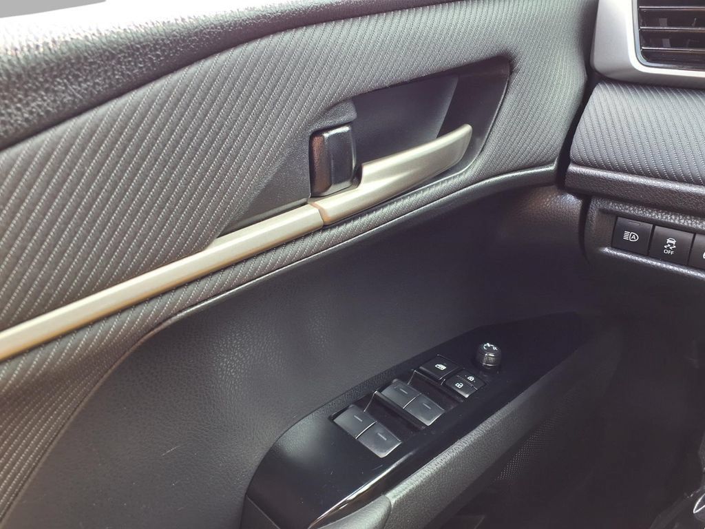 Used 2025 Toyota Camry SE FWD image 19