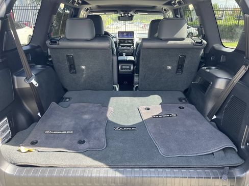 Used 2023 Lexus GX 460 Premium w/ Accessory Package AWD/4WD image 28