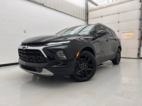 Used 2025 Chevrolet Blazer LT w/ Convenience Package FWD image 3