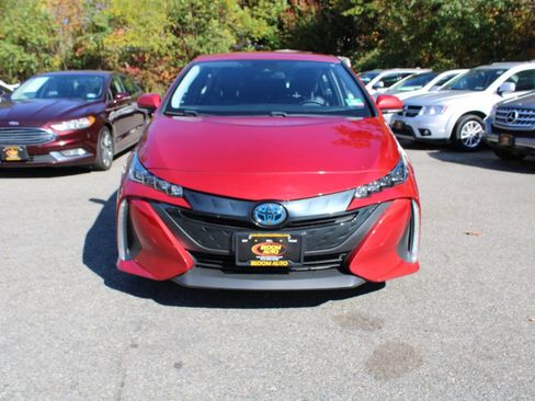 Used 2017 Toyota Prius Prime Premium image 3