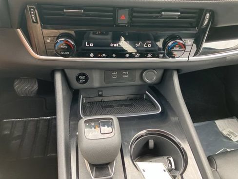 Used 2026 Nissan Rogue SL AWD/4WD image 21