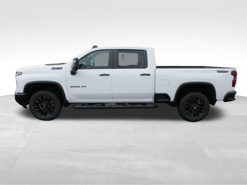 New 2026 Chevrolet Silverado 3500 LT image 2
