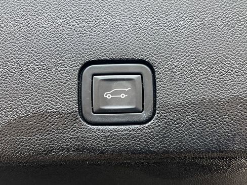 Used 2023 Cadillac XT6 Sport w/ Technology Package image 7