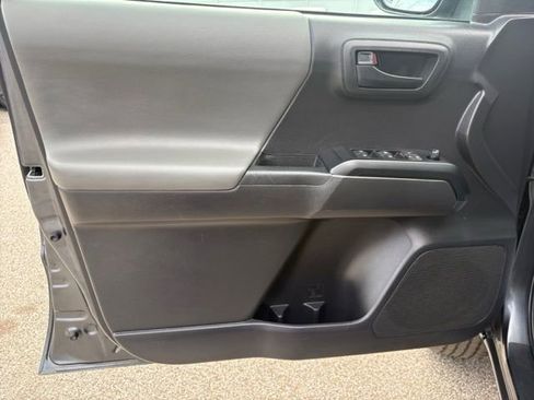 Used 2022 Toyota Tacoma SR image 17