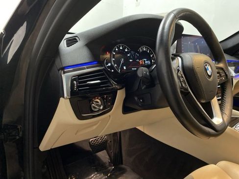 Used 2019 BMW 540i image 15