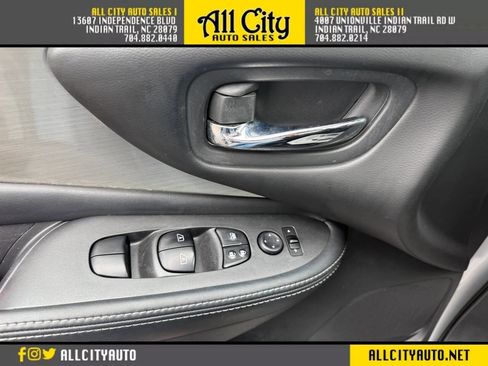 Used 2017 Nissan Murano SV image 24