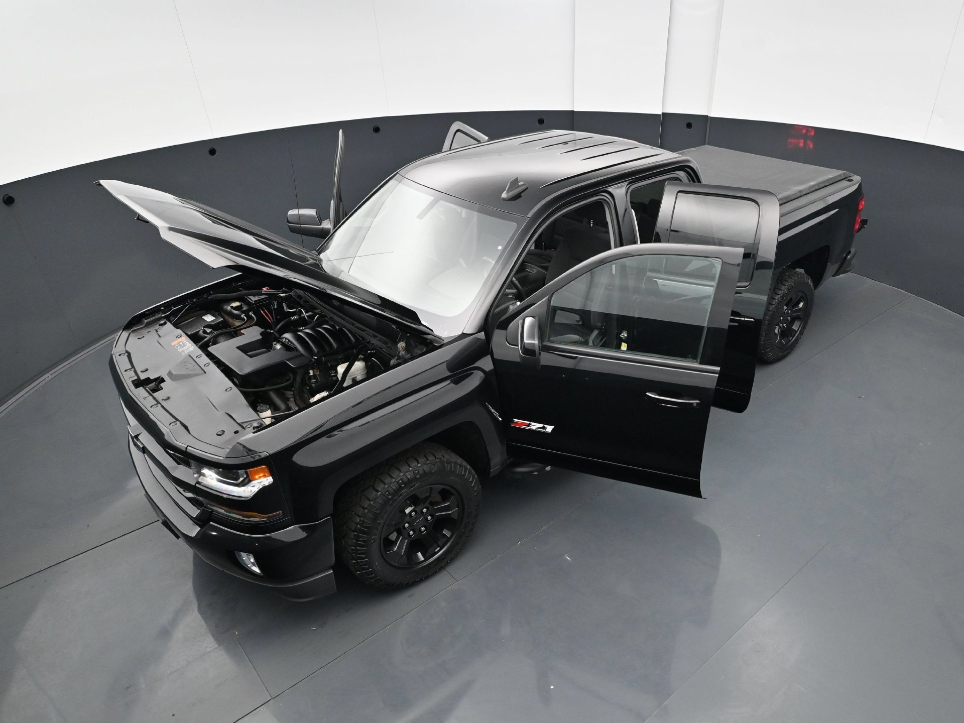 Used 2018 Chevrolet Silverado 1500 LT w/ Midnight Edition AWD/4WD image 41