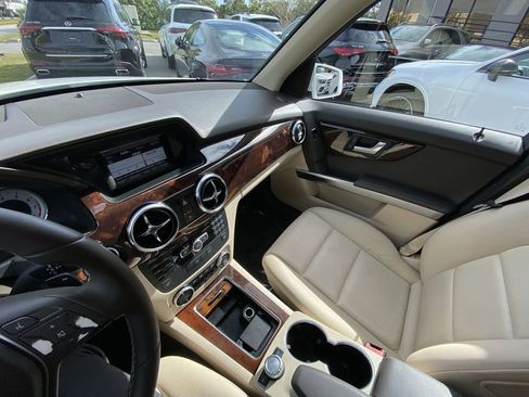 Used 2013 Mercedes-Benz GLK 350 4MATIC image 5