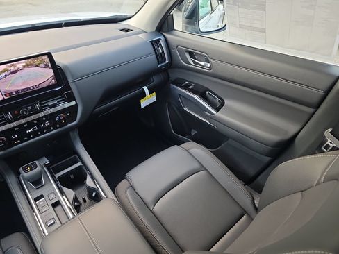 New 2026 Nissan Pathfinder SL FWD image 20