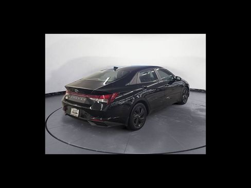 Used 2022 Hyundai Elantra SEL w/ Convenience Package FWD image 6