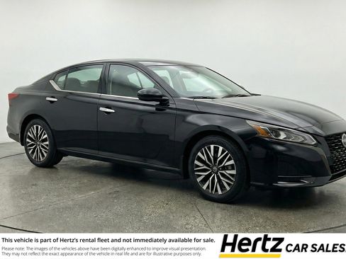 Used 2025 Nissan Altima 2.5 SV FWD image 1