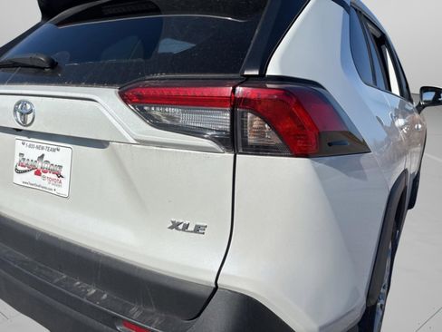 Used 2023 Toyota RAV4 XLE Premium image 38
