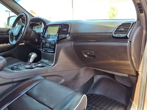 Used 2019 Jeep Grand Cherokee Overland AWD/4WD image 10