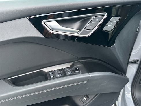 Used 2022 Audi Q4 e-tron Premium Plus w/ Premium Plus image 17