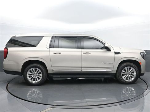 Used 2023 GMC Yukon XL SLT image 6