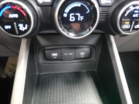 Used 2025 Hyundai Venue SEL FWD image 27