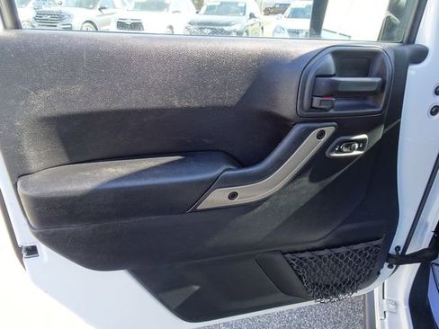 Used 2016 Jeep Wrangler Unlimited Sahara image 11