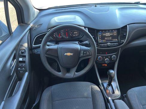 Used 2018 Chevrolet Trax LS image 17