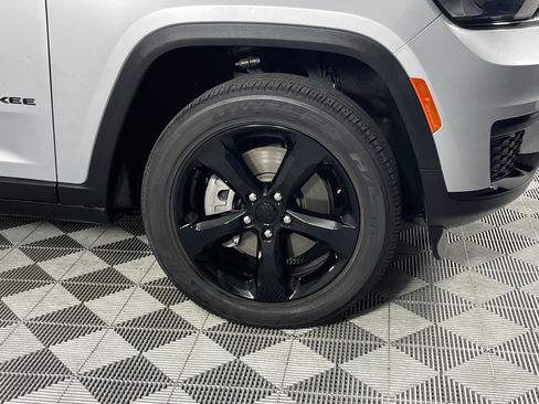 Certified 2023 Jeep Grand Cherokee L Laredo image 12