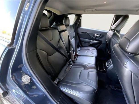 Used 2021 Jeep Cherokee Latitude Lux w/ Comfort/Convenience Group image 17