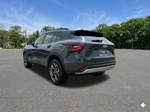 Used 2025 Chevrolet Trax LT FWD image 6
