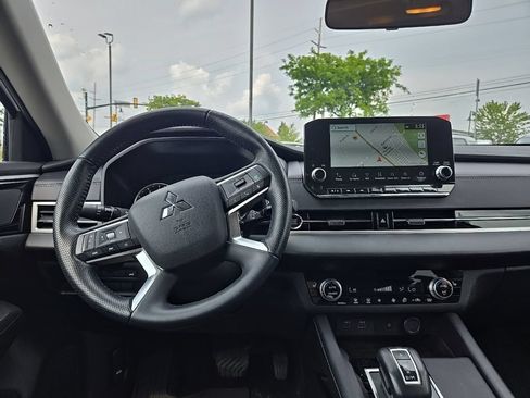 Used 2024 Mitsubishi Outlander SE AWD/4WD image 37