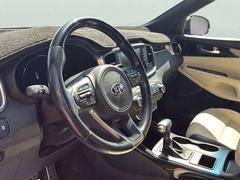 Used 2016 Kia Sorento SX image 22