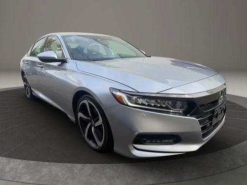 Used 2018 Honda Accord Sport image 3