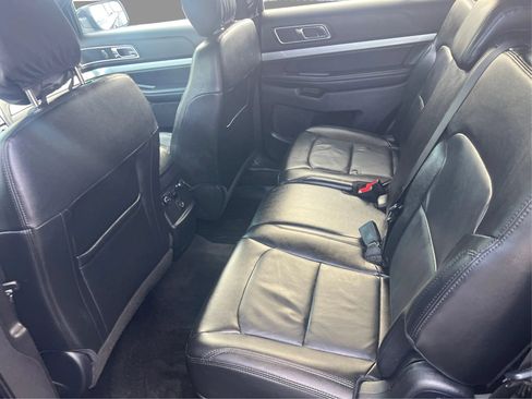 Used 2017 Ford Explorer XLT w/ Equipment Group 202A AWD/4WD image 11