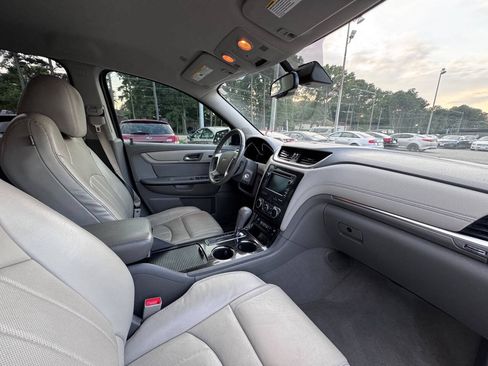 Used 2017 Chevrolet Traverse Premier FWD image 9