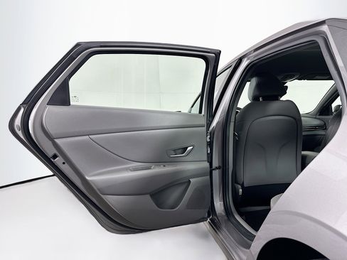 Used 2021 Hyundai Elantra SEL image 25