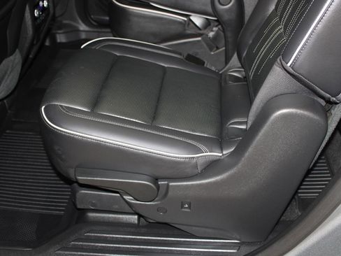 Used 2025 Buick Enclave Avenir image 25