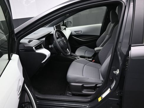 Certified 2025 Toyota Corolla SE image 9