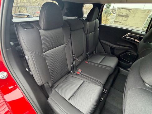 New 2026 Mitsubishi Outlander ES image 14