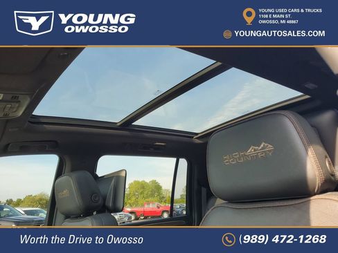 Used 2021 Chevrolet Suburban High Country w/ Premium Package 2 AWD/4WD image 9