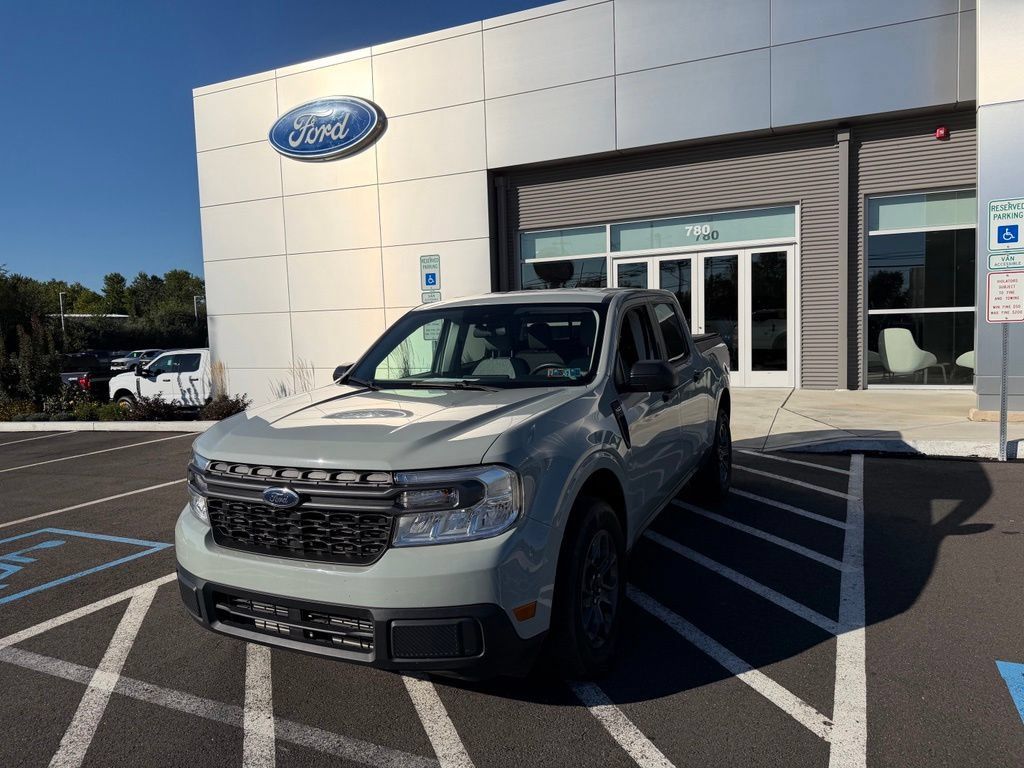 Used 2023 Ford Maverick XLT FWD image 2