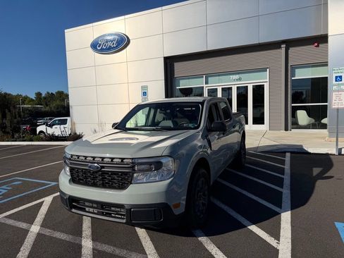 Used 2023 Ford Maverick XLT FWD image 2