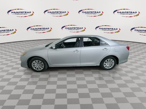 Used 2014 Toyota Camry LE FWD image 5