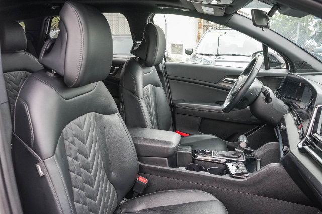 Certified 2025 Kia Sportage X-Pro Prestige AWD/4WD image 17