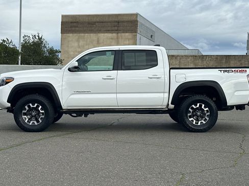 Certified 2023 Toyota Tacoma TRD Off-Road image 9