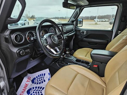 Used 2018 Jeep Wrangler Unlimited Sahara image 23