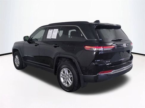 Used 2025 Jeep Grand Cherokee Laredo w/ Luxury Tech Group I AWD/4WD image 7
