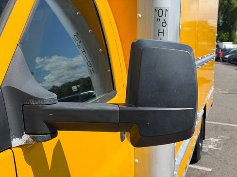 Used 2016 GMC Savana 3500 Extended RWD image 9