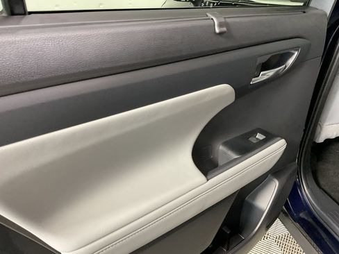 New 2026 Toyota Highlander XLE AWD/4WD image 18