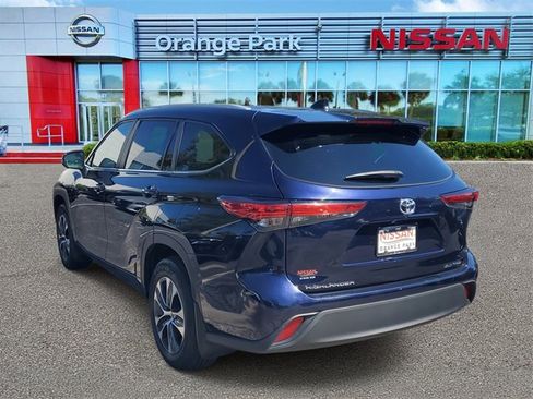 Used 2023 Toyota Highlander L image 3