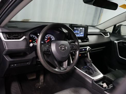 Used 2021 Toyota RAV4 XLE w/ Convenience Package FWD image 7